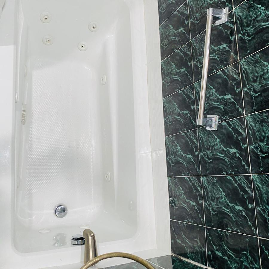 Room With Jacuzzi, Massage Seat, And Parking Space, The Best Choices!! นอร์ทเบอร์เกน ภายนอก รูปภาพ